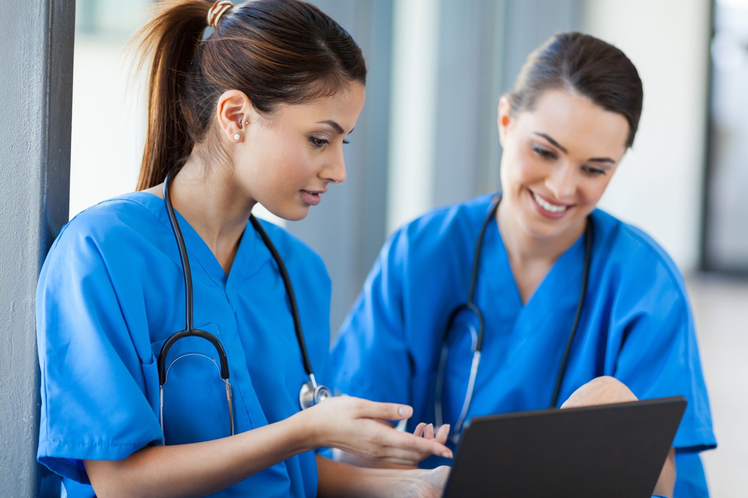 How To Become A Certified Nursing Assistant - Enrich Jobs